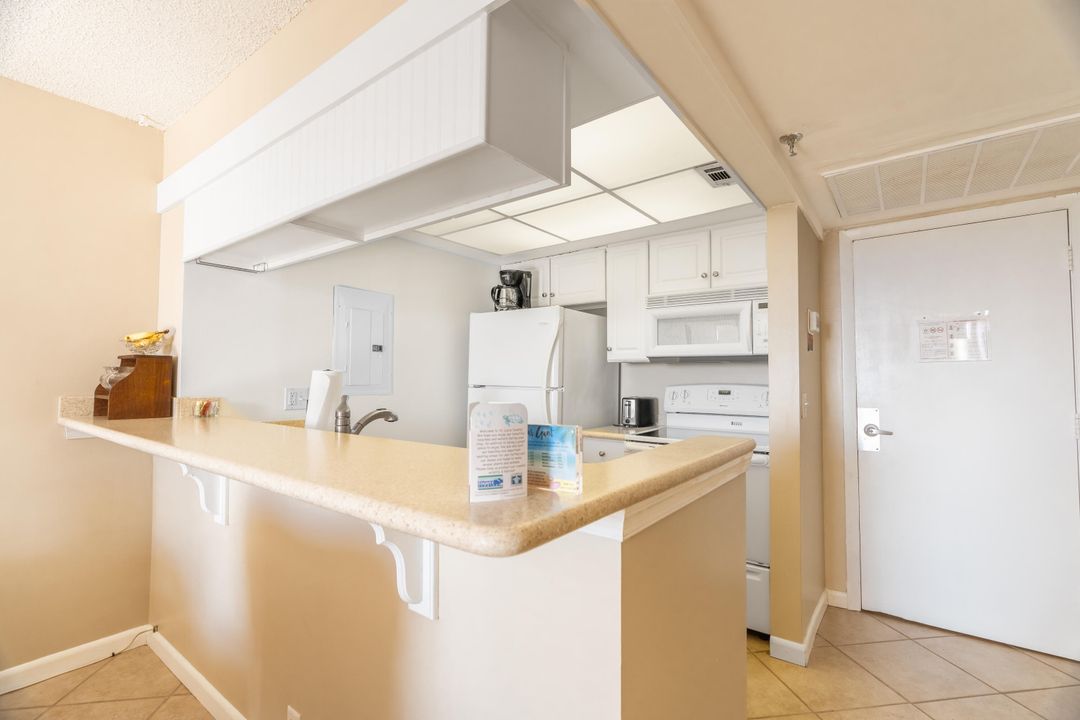 For Sale: $379,500 (1 beds, 1 baths, 624 Square Feet)