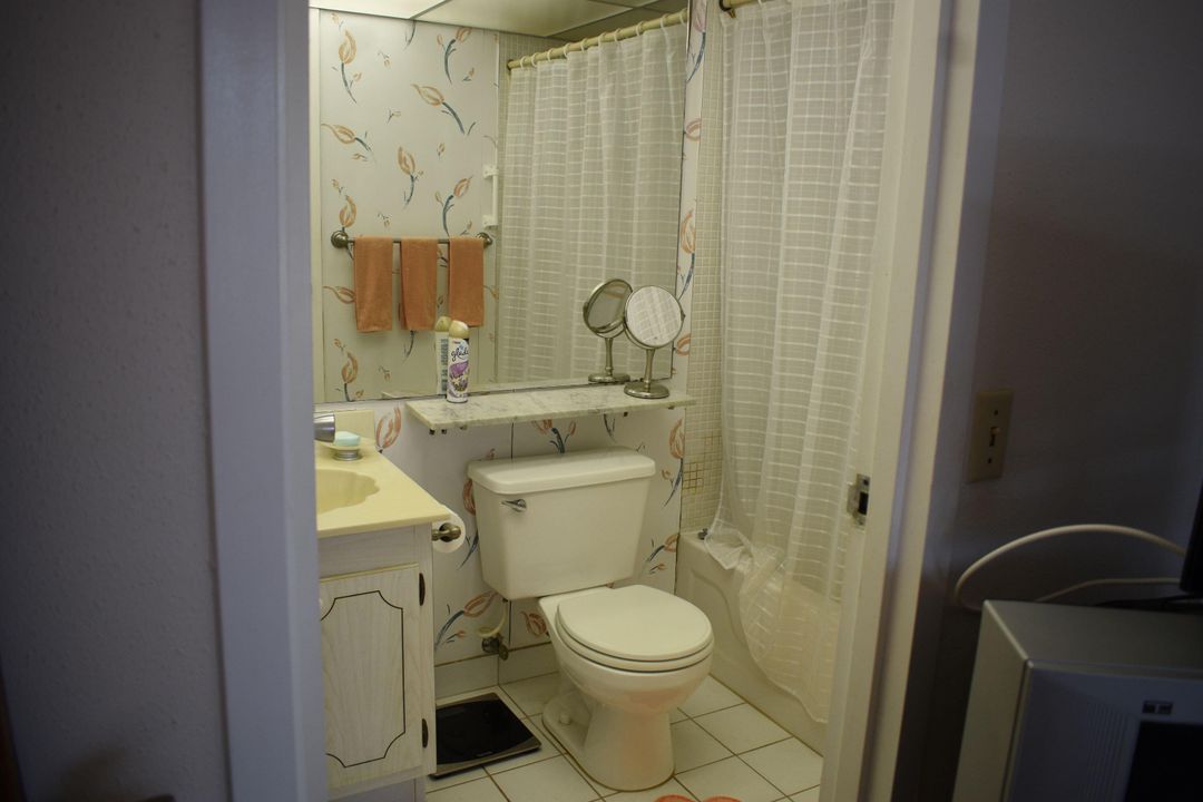 For Sale: $100,000 (1 beds, 1 baths, 726 Square Feet)