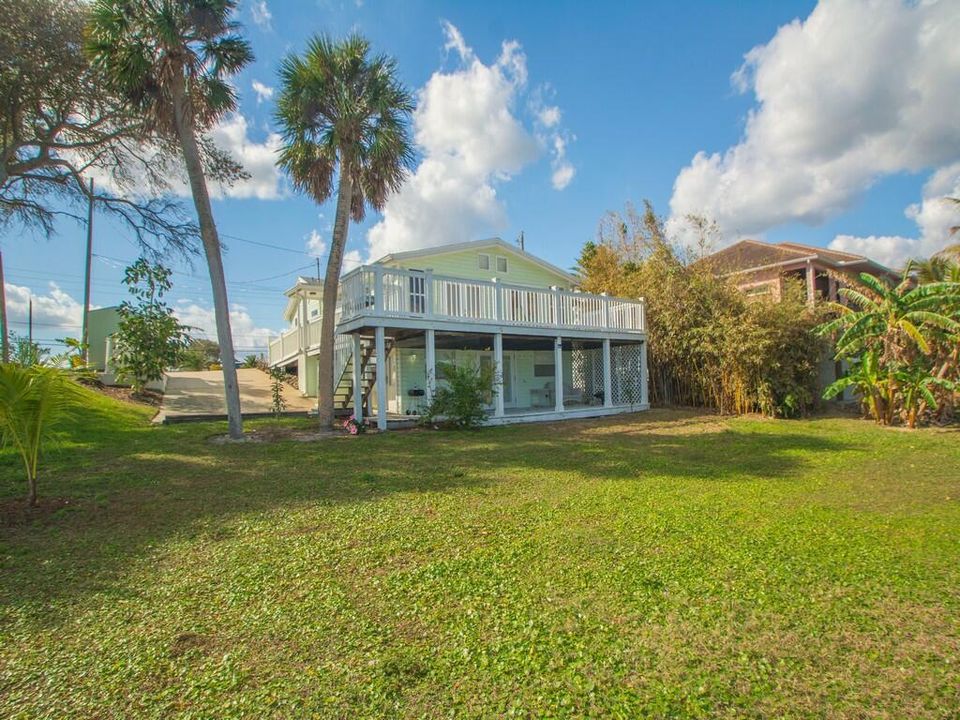 For Sale: $759,000 (3 beds, 2 baths, 1204 Square Feet)