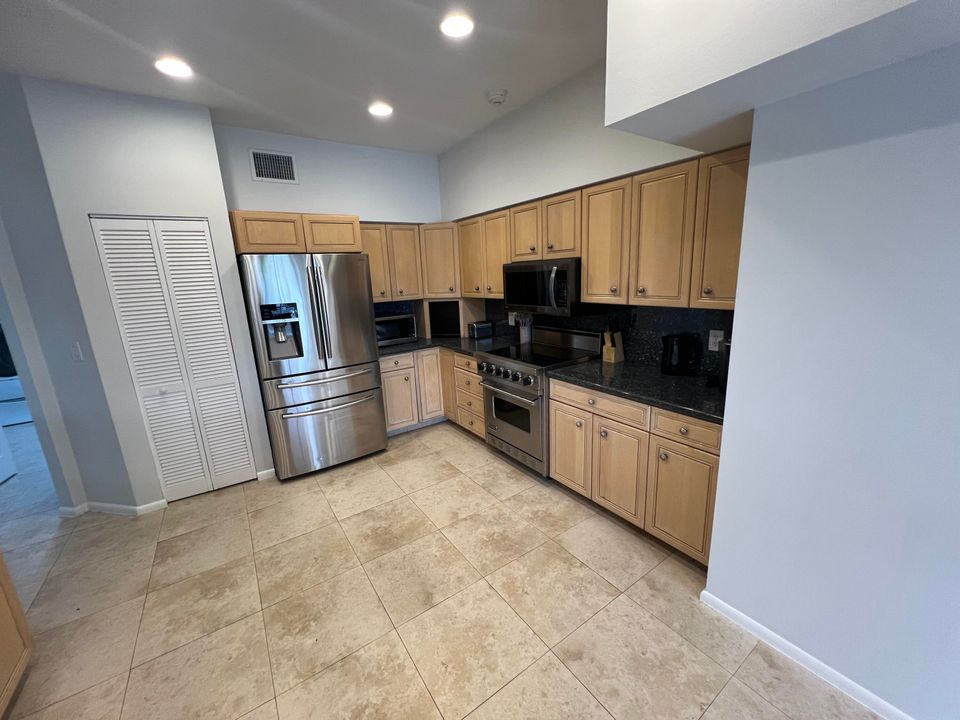 Active With Contract: $10,000 (5 beds, 4 baths, 4012 Square Feet)