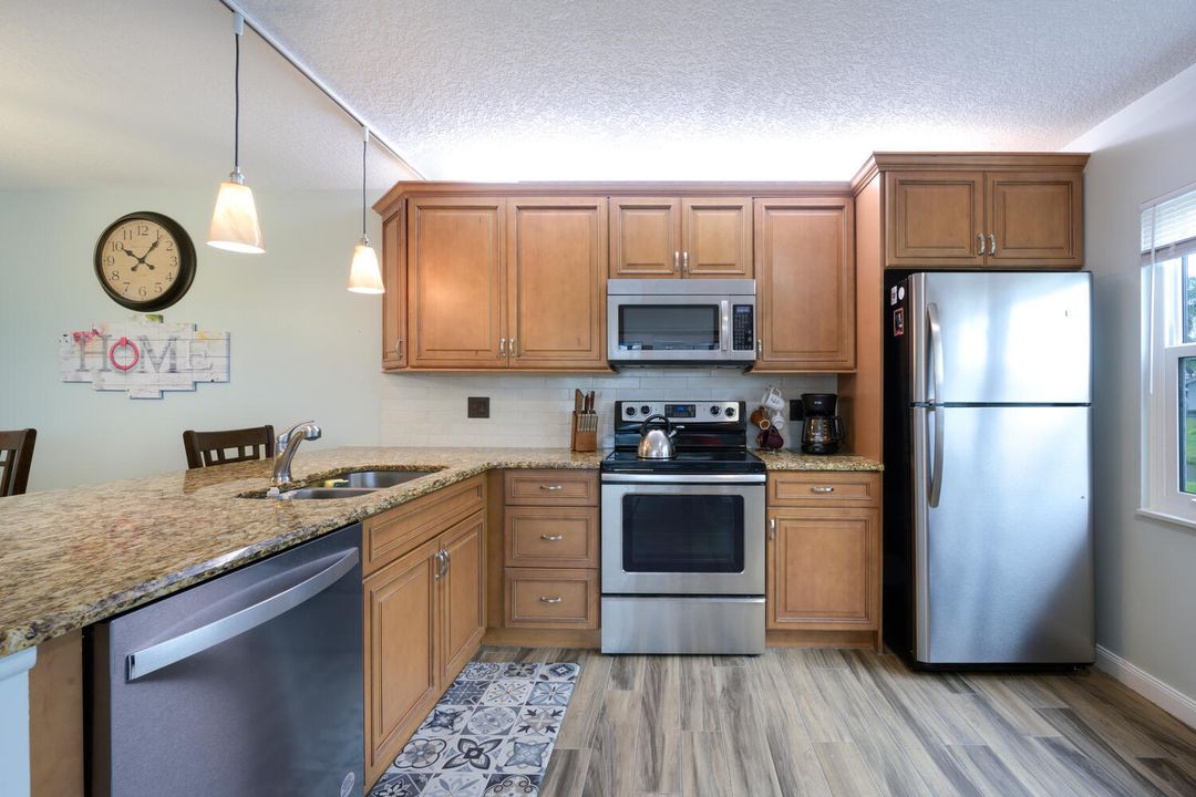 For Sale: $319,000 (2 beds, 2 baths, 1374 Square Feet)