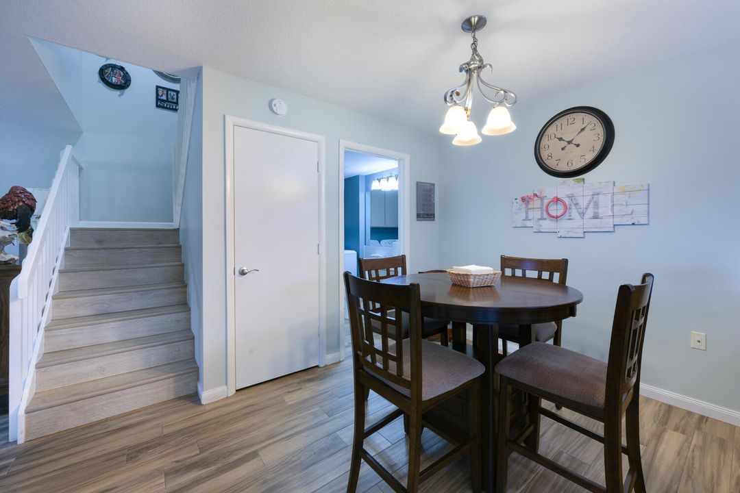 For Sale: $319,000 (2 beds, 2 baths, 1374 Square Feet)