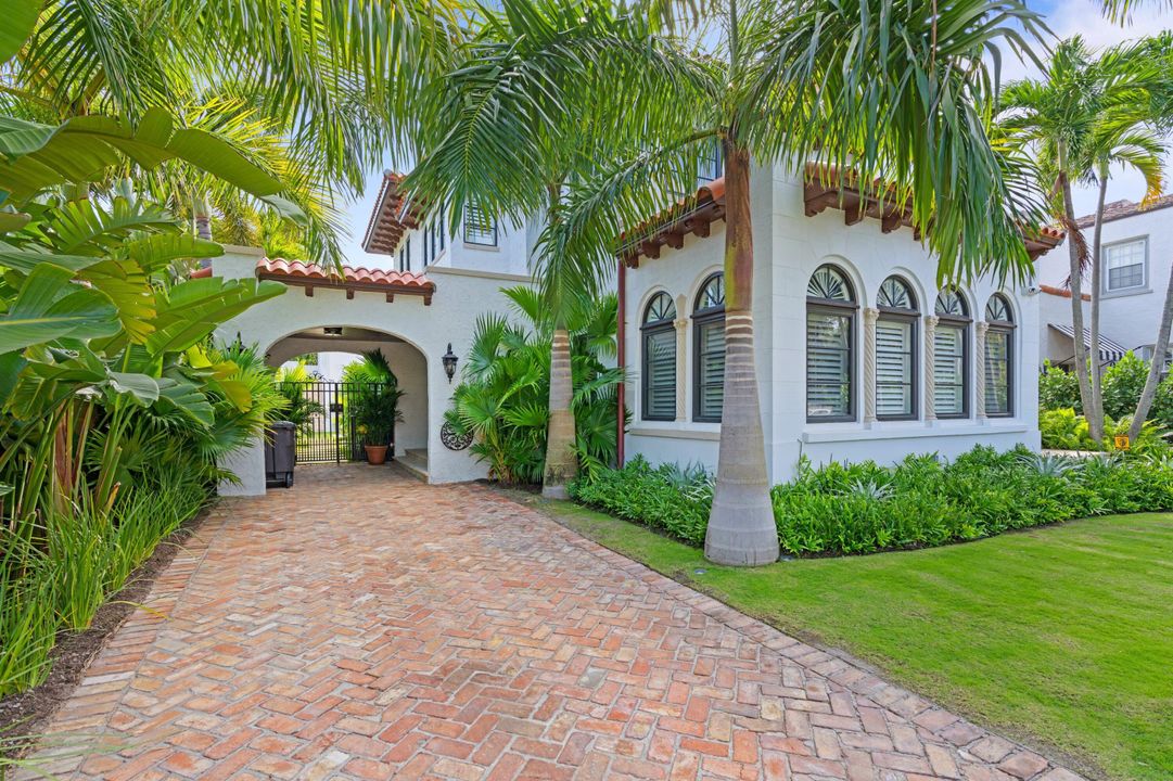 For Sale: $5,800,000 (4 beds, 4 baths, 3650 Square Feet)