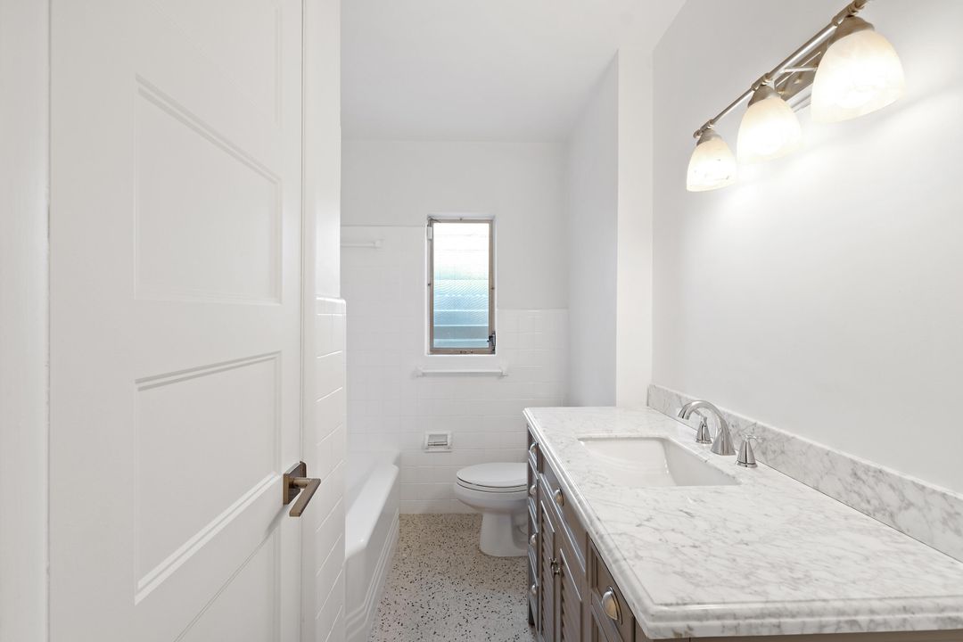 Active With Contract: $1,099,000 (3 beds, 1 baths, 1370 Square Feet)