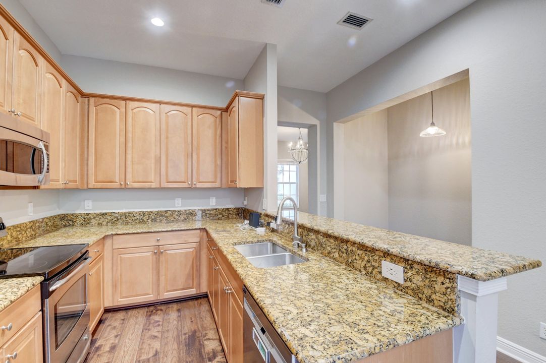 Recently Rented: $4,250 (3 beds, 3 baths, 2164 Square Feet)