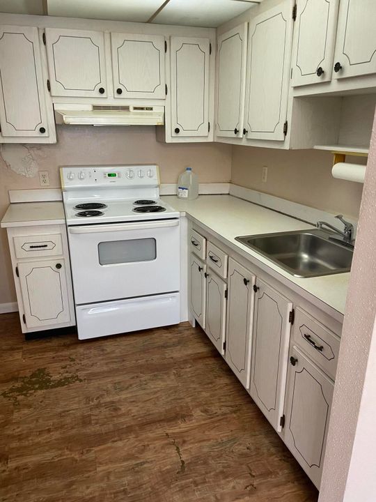 Active With Contract: $74,500 (1 beds, 1 baths, 726 Square Feet)