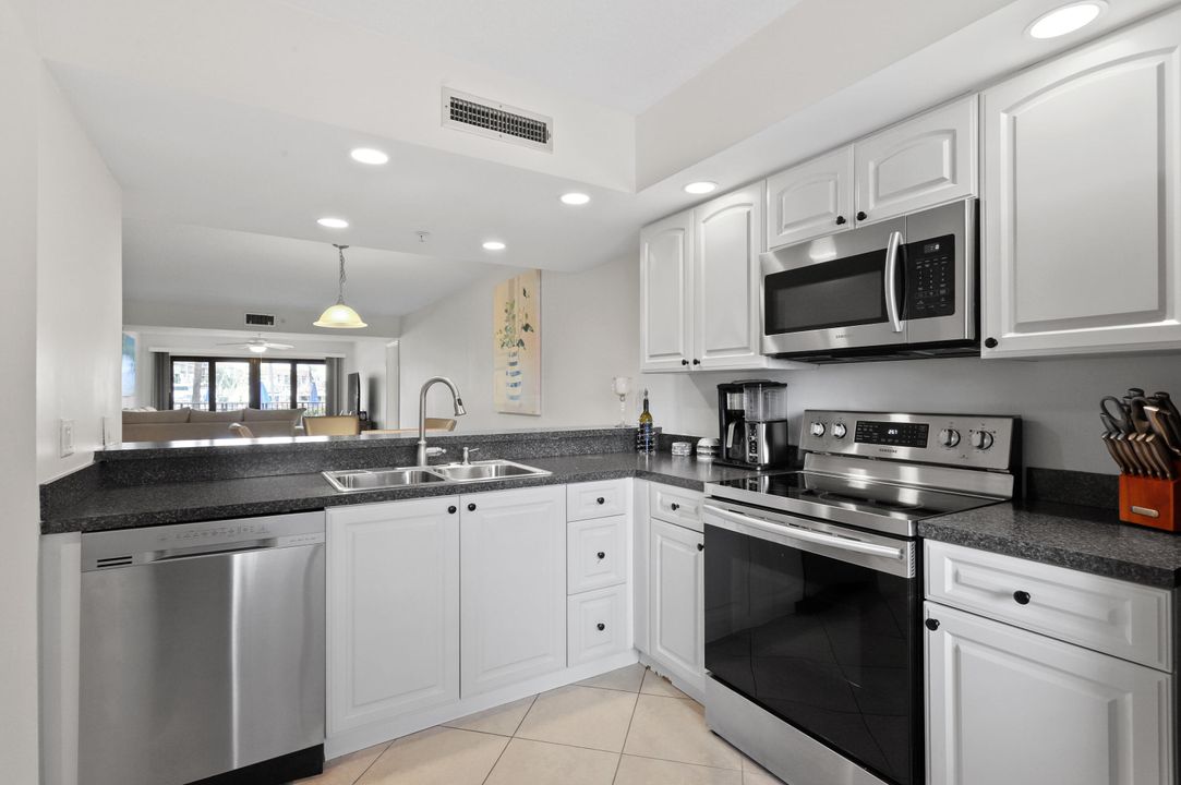 For Sale: $650,000 (2 beds, 2 baths, 1313 Square Feet)