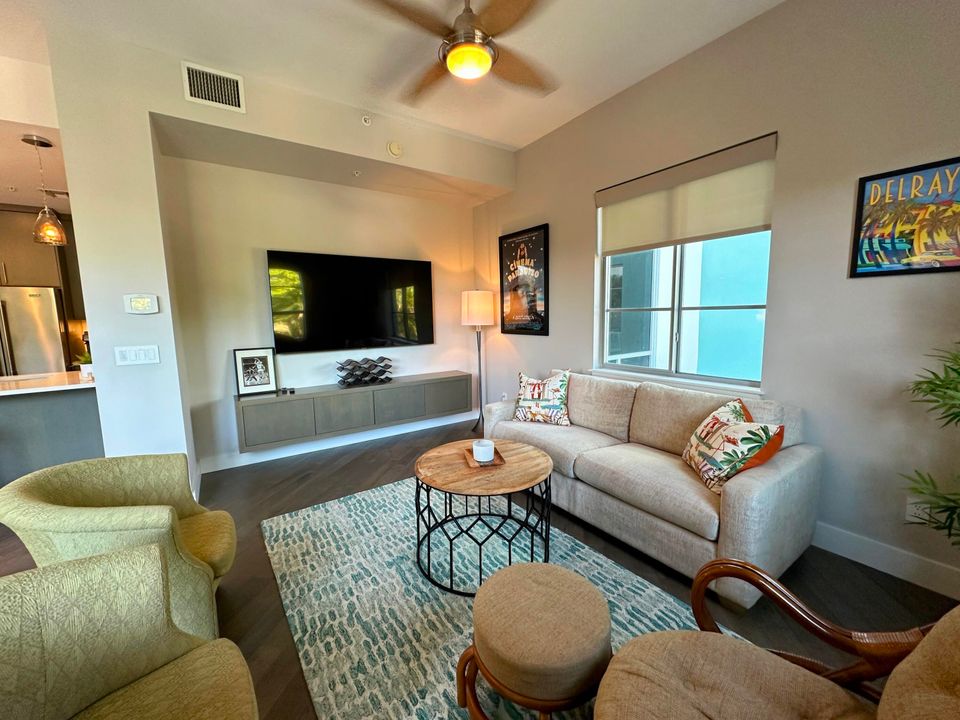 Active With Contract: $6,000 (1 beds, 1 baths, 953 Square Feet)