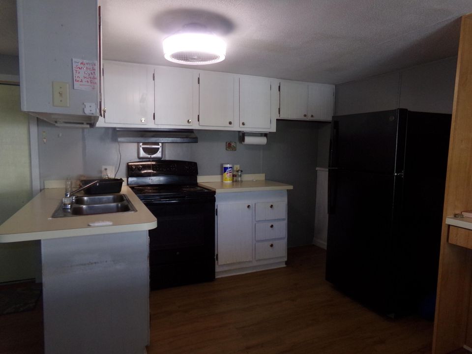 Active With Contract: $85,000 (2 beds, 1 baths, 728 Square Feet)