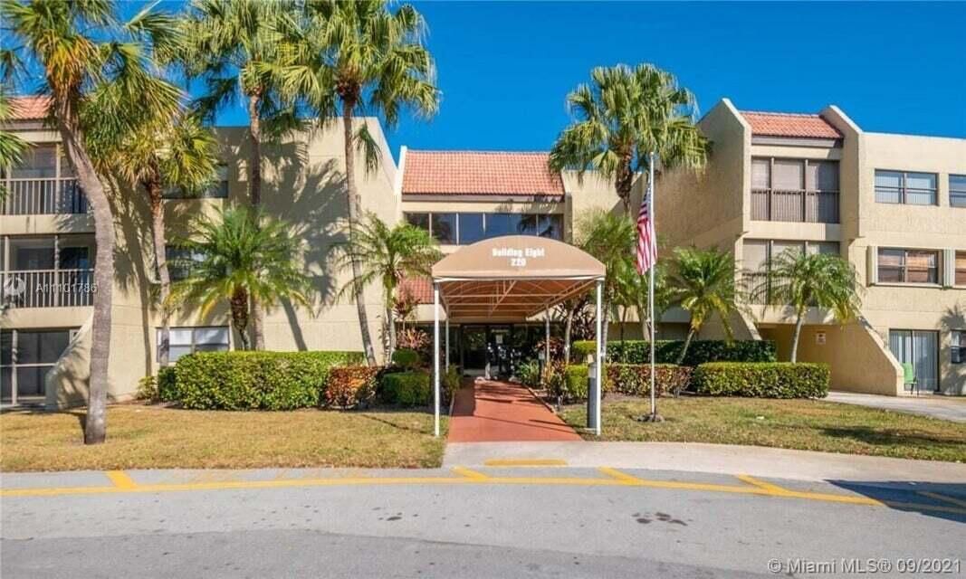 Recently Sold: $300,000 (2 beds, 2 baths, 956 Square Feet)