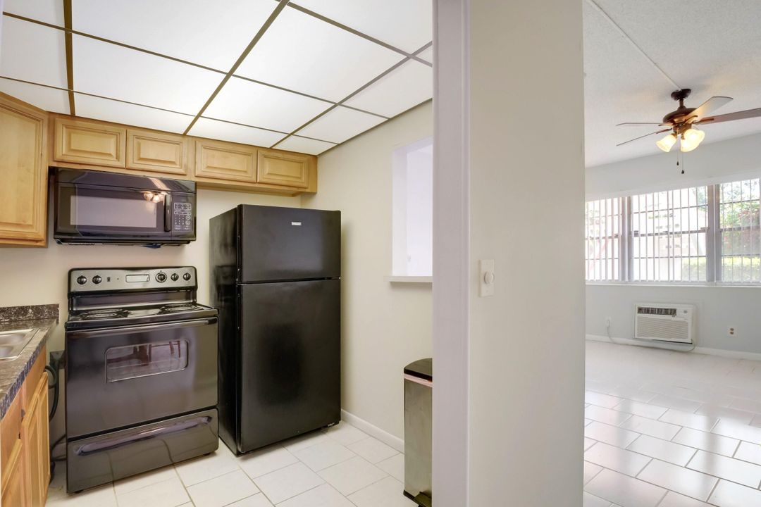 For Sale: $85,000 (1 beds, 1 baths, 585 Square Feet)