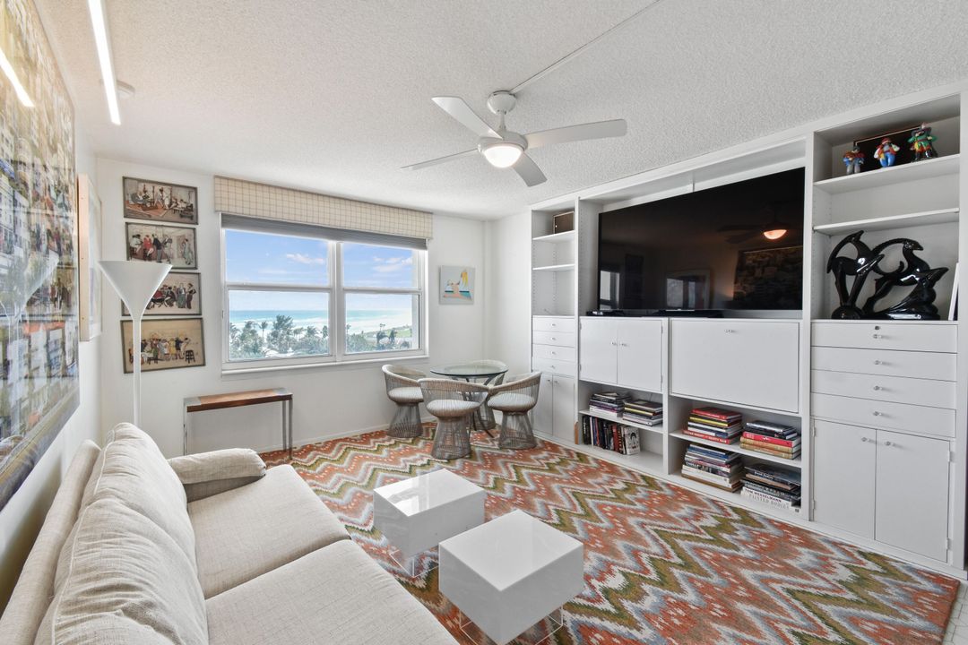 Active With Contract: $1,250,000 (2 beds, 2 baths, 1559 Square Feet)
