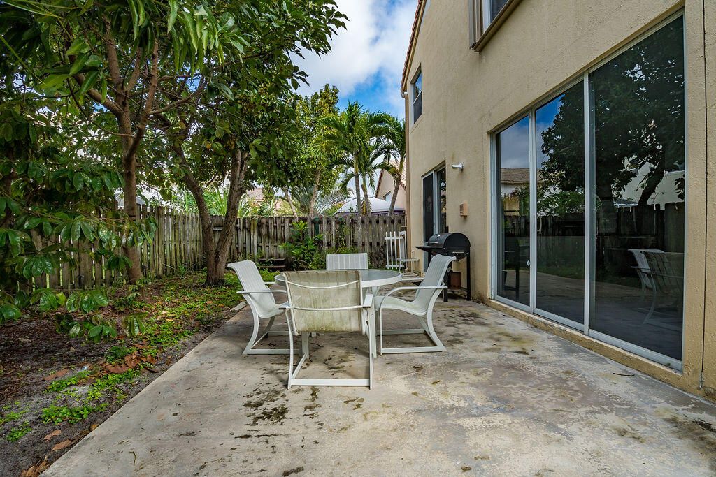 Active With Contract: $549,900 (3 beds, 2 baths, 2501 Square Feet)