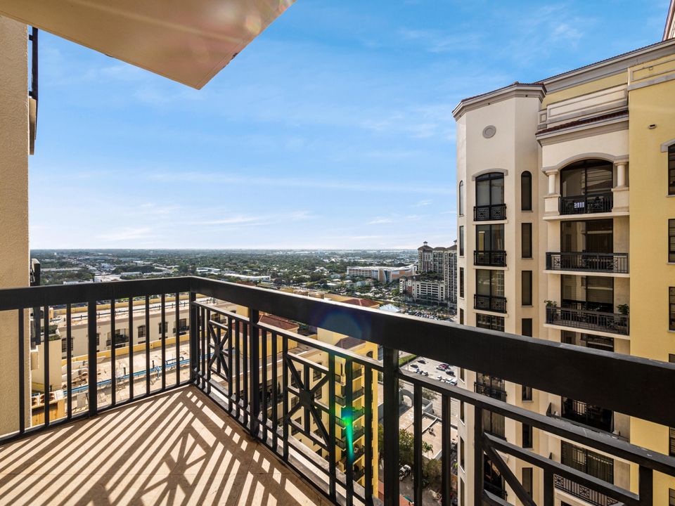 Active With Contract: $6,100,000 (3 beds, 3 baths, 3753 Square Feet)