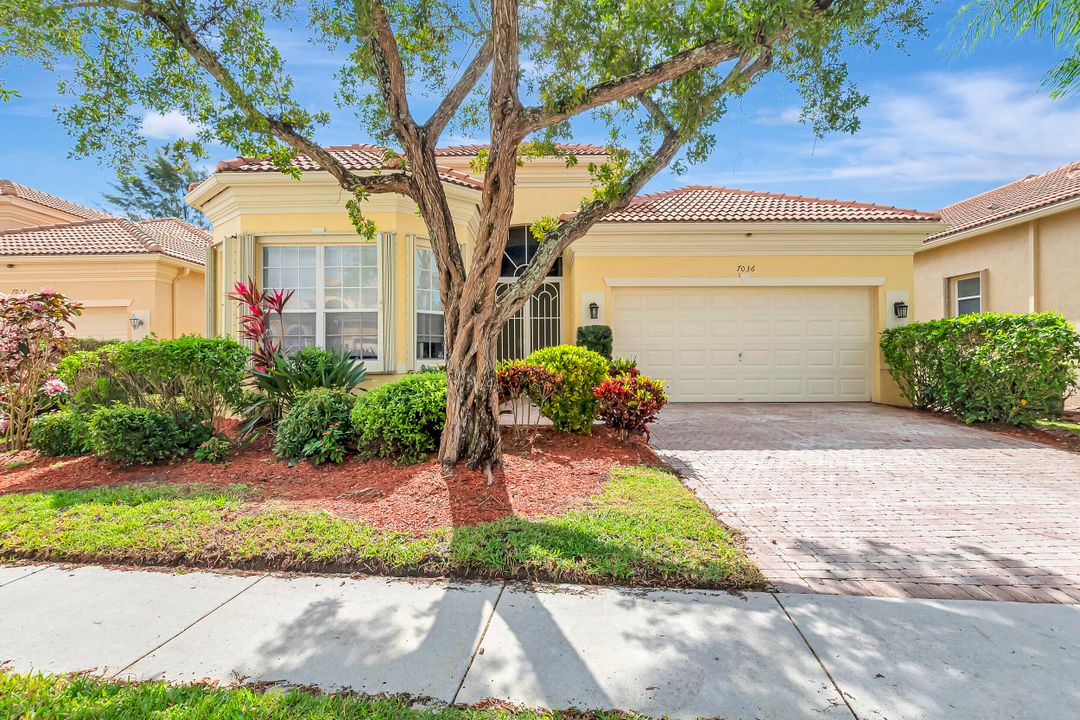 Recently Sold: $630,000 (3 beds, 2 baths, 2231 Square Feet)