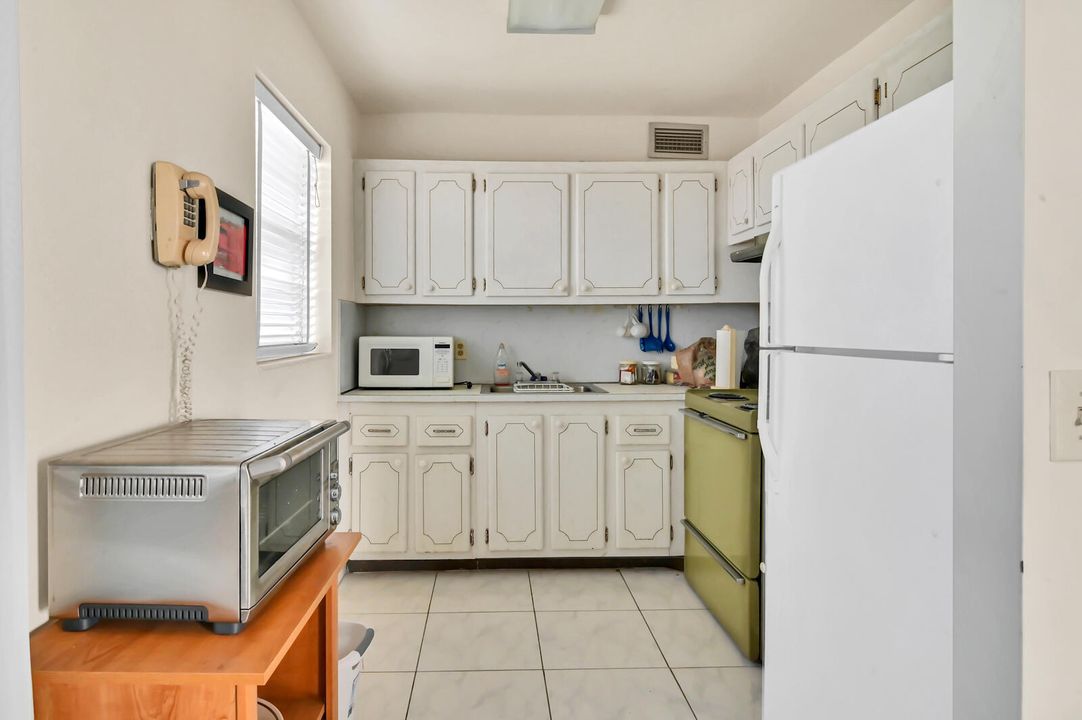 Active With Contract: $110,000 (2 beds, 1 baths, 798 Square Feet)
