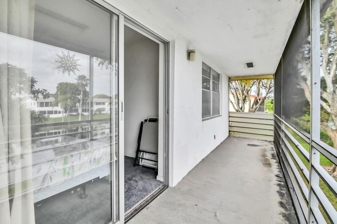 Active With Contract: $110,000 (2 beds, 1 baths, 798 Square Feet)