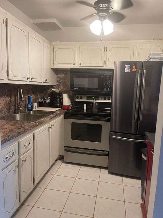 For Sale: $113,900 (1 beds, 1 baths, 790 Square Feet)