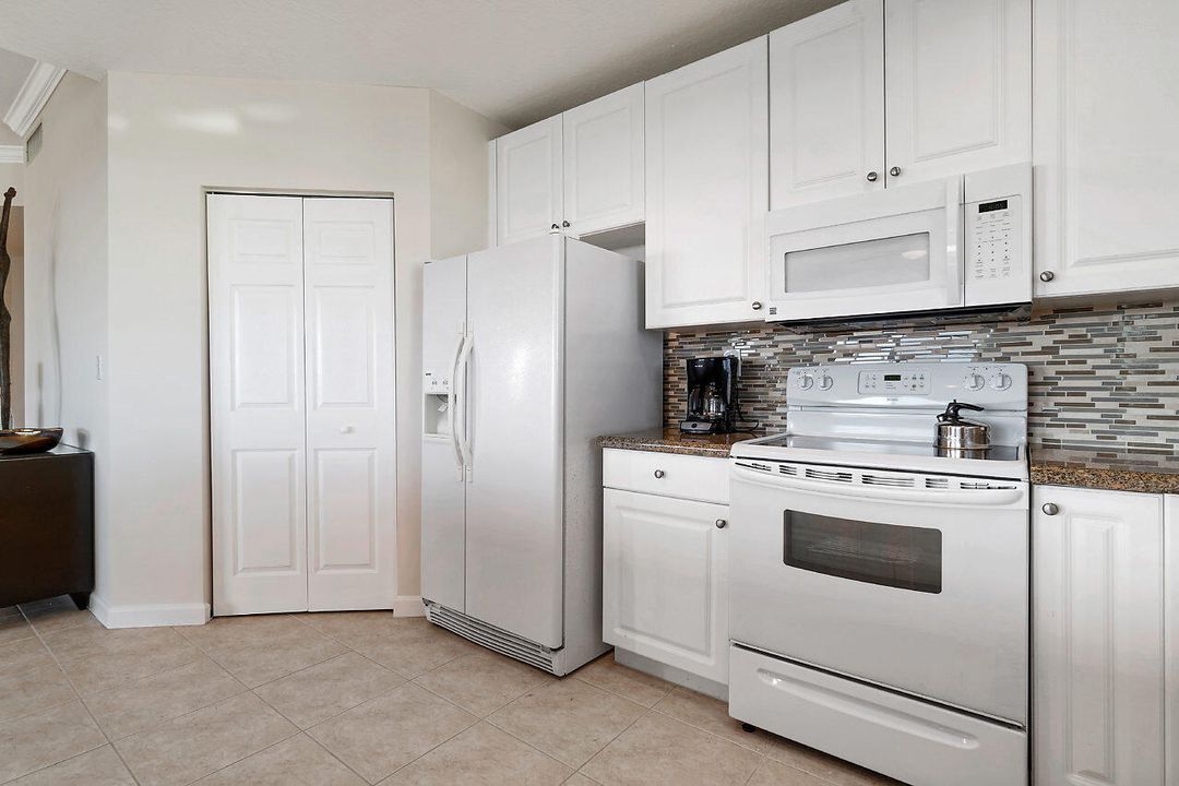 Active With Contract: $7,950 (2 beds, 2 baths, 2074 Square Feet)