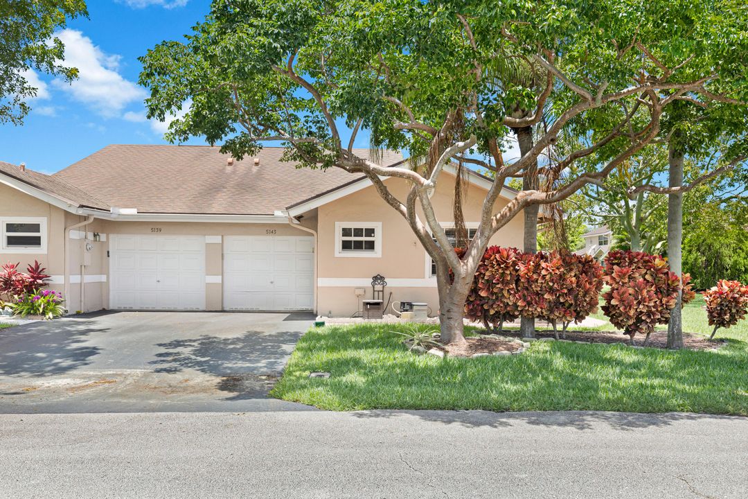 Active With Contract: $3,650 (3 beds, 2 baths, 1440 Square Feet)