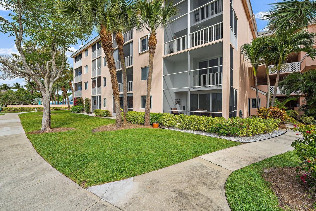 Active With Contract: $5,000 (2 beds, 2 baths, 1056 Square Feet)