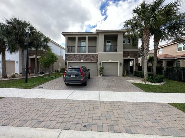 Recently Sold: $890,000 (5 beds, 4 baths, 4094 Square Feet)