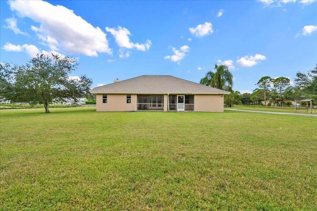 Active With Contract: $3,980 (3 beds, 2 baths, 1957 Square Feet)