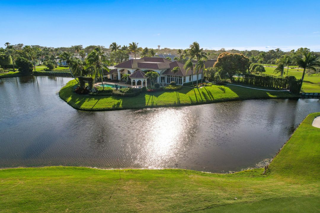 Recently Sold: $7,450,000 (4 beds, 4 baths, 5351 Square Feet)