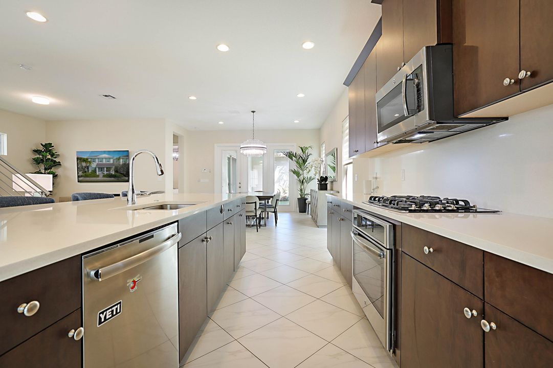 Active With Contract: $1,250,000 (3 beds, 3 baths, 2984 Square Feet)