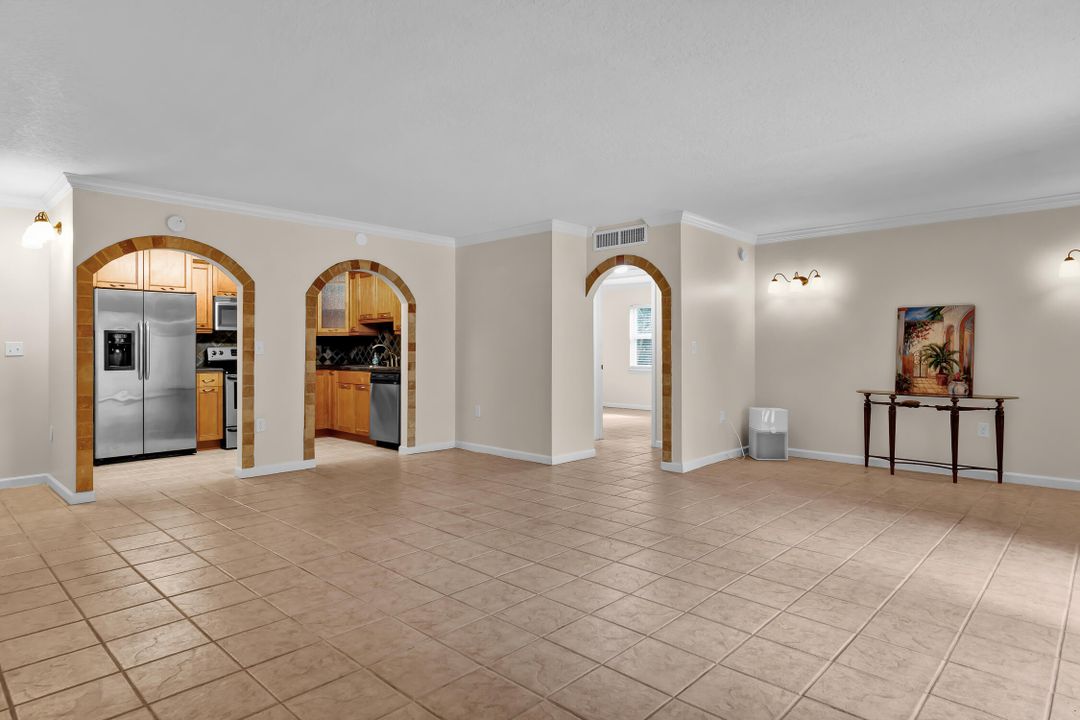 Active With Contract: $184,500 (1 beds, 1 baths, 940 Square Feet)