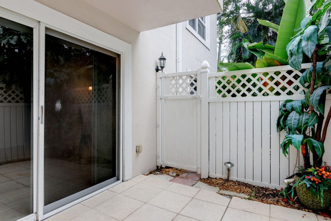 Active With Contract: $184,500 (1 beds, 1 baths, 940 Square Feet)