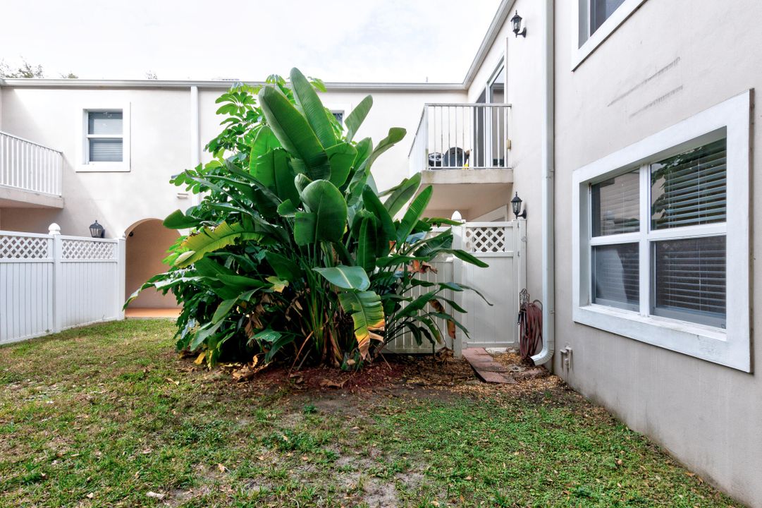 Active With Contract: $184,500 (1 beds, 1 baths, 940 Square Feet)