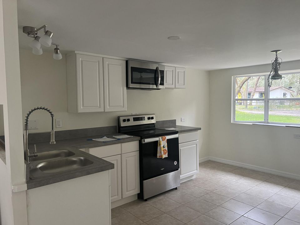 For Sale: $139,000 (2 beds, 1 baths, 872 Square Feet)