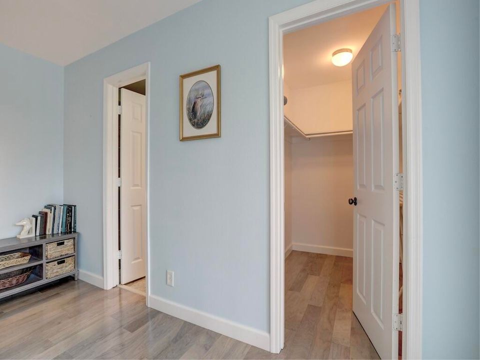 For Sale: $389,900 (2 beds, 2 baths, 1244 Square Feet)