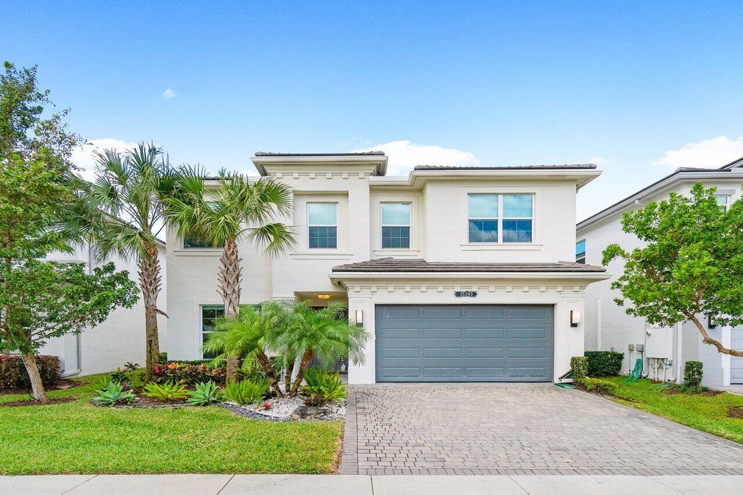 最近售出: $1,150,000 (5 贝兹, 4 浴室, 2861 平方英尺)