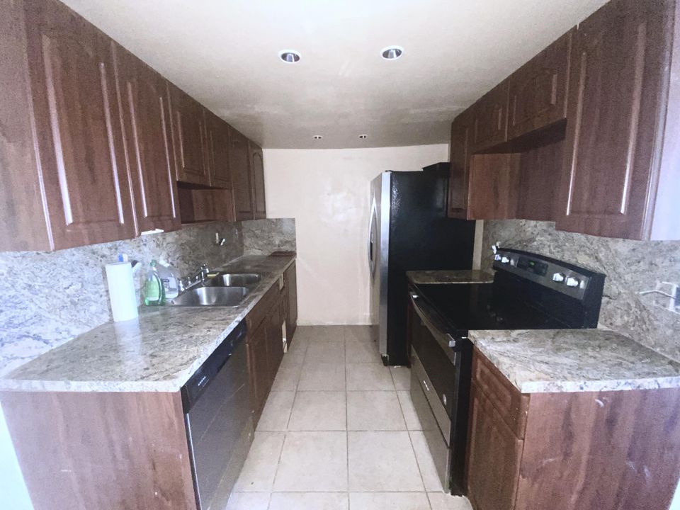 For Sale: $129,000 (1 beds, 1 baths, 700 Square Feet)