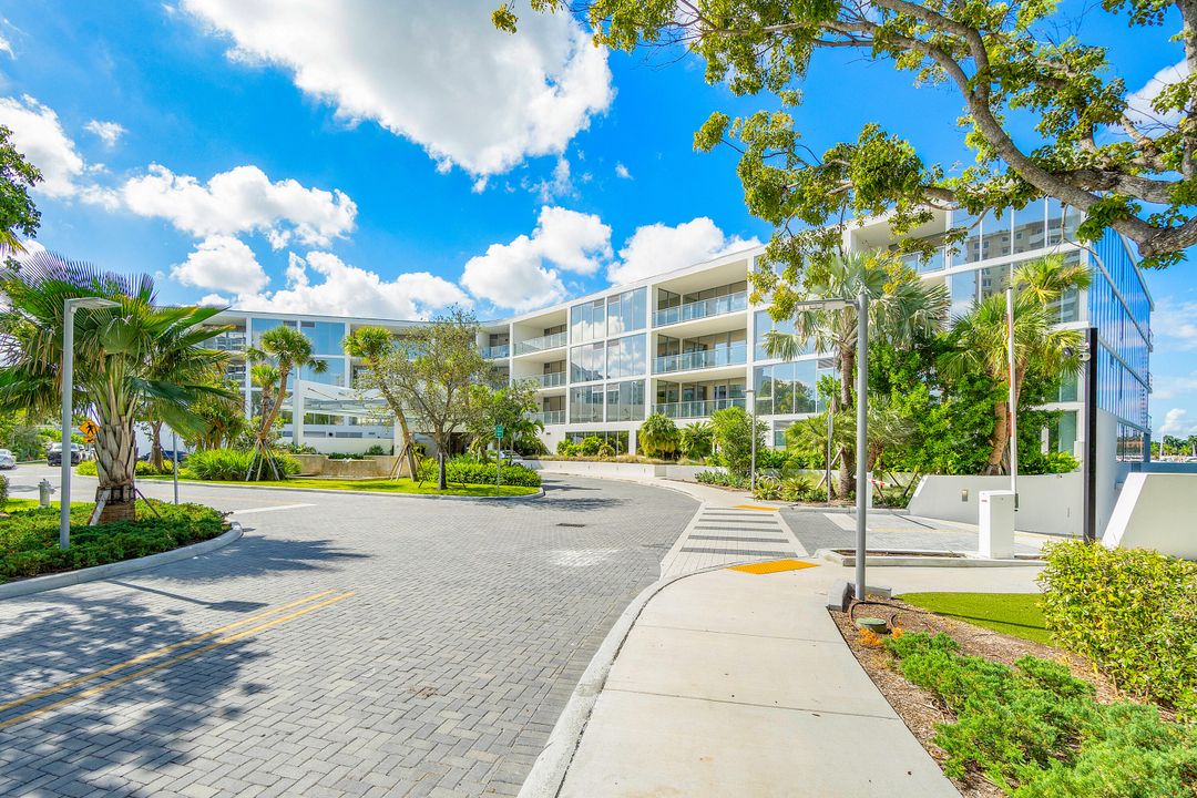 Active With Contract: $7,250,000 (3 beds, 3 baths, 3876 Square Feet)