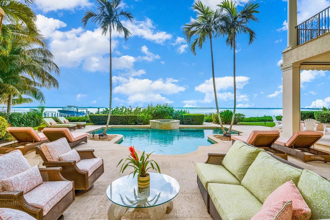 Recently Sold: $8,595,000 (4 beds, 5 baths, 3928 Square Feet)