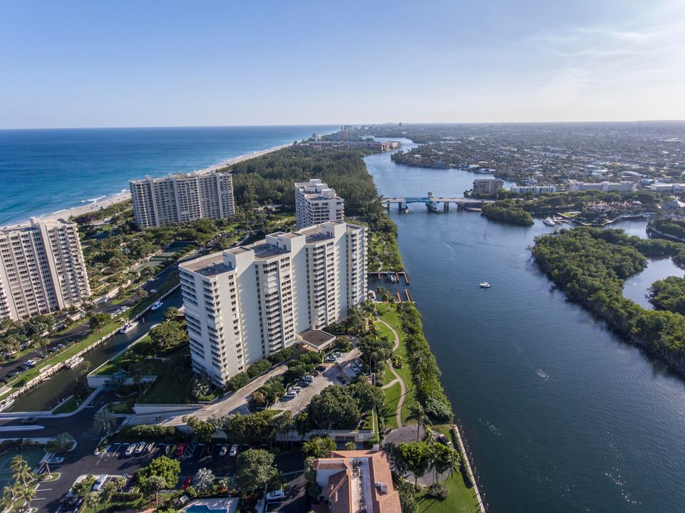 Active With Contract: $1,699,000 (3 beds, 3 baths, 2305 Square Feet)