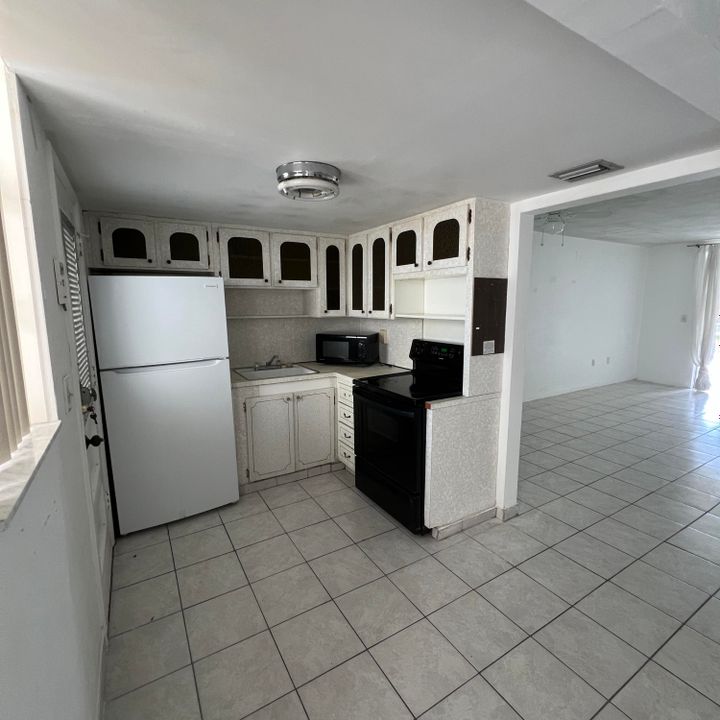 For Sale: $255,000 (2 beds, 1 baths, 965 Square Feet)