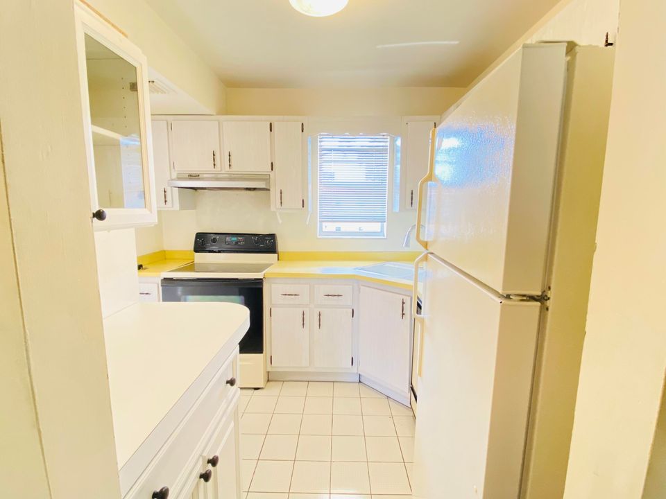 For Sale: $88,000 (1 beds, 1 baths, 699 Square Feet)
