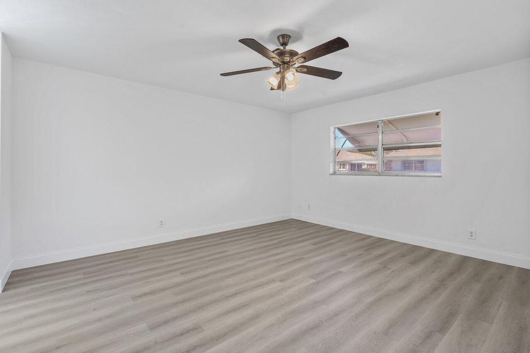 Active With Contract: $169,900 (2 beds, 2 baths, 1296 Square Feet)