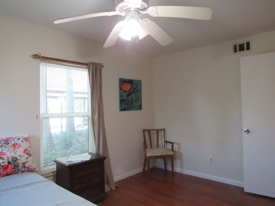 Active With Contract: $197,500 (2 beds, 2 baths, 1092 Square Feet)