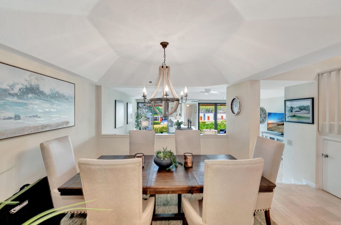 For Sale: $1,695,000 (3 beds, 2 baths, 1899 Square Feet)