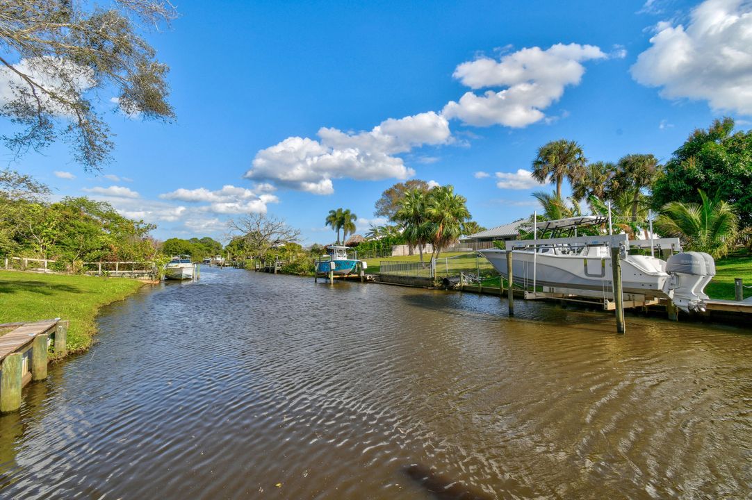 For Sale: $949,900 (4 beds, 3 baths, 2335 Square Feet)