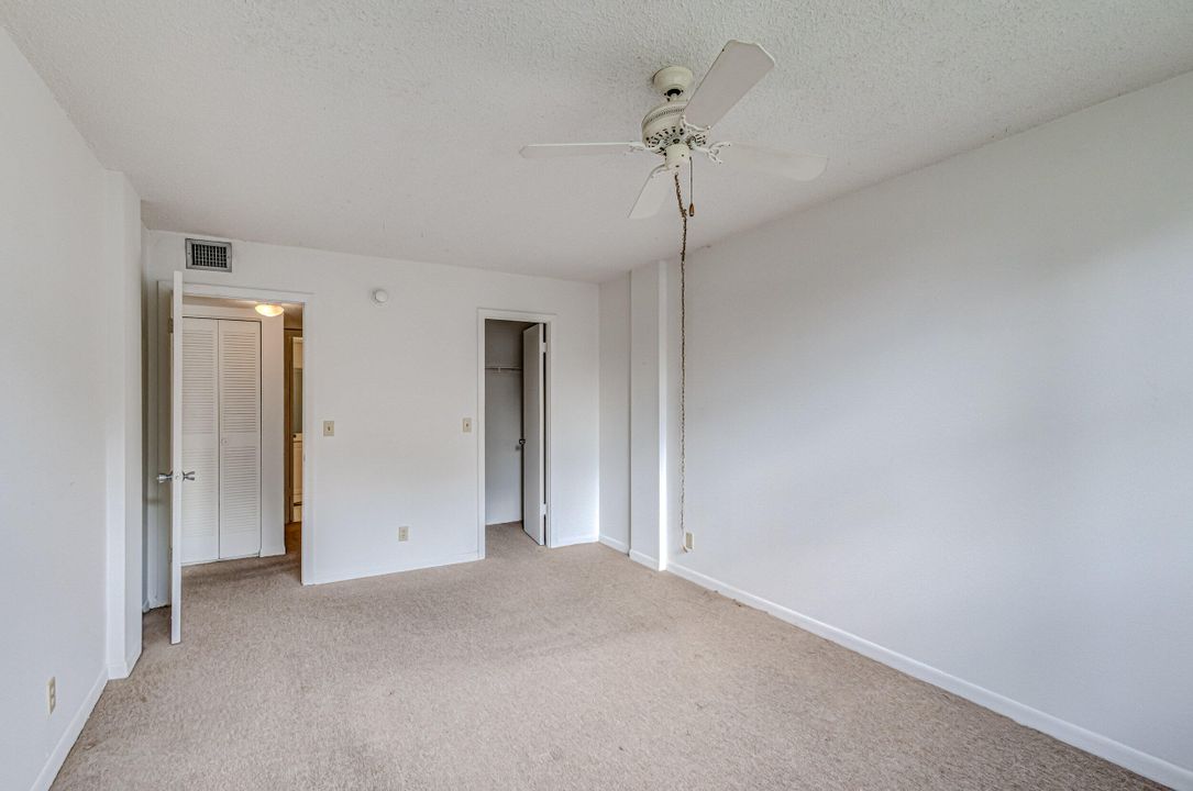 For Sale: $142,500 (1 beds, 1 baths, 704 Square Feet)