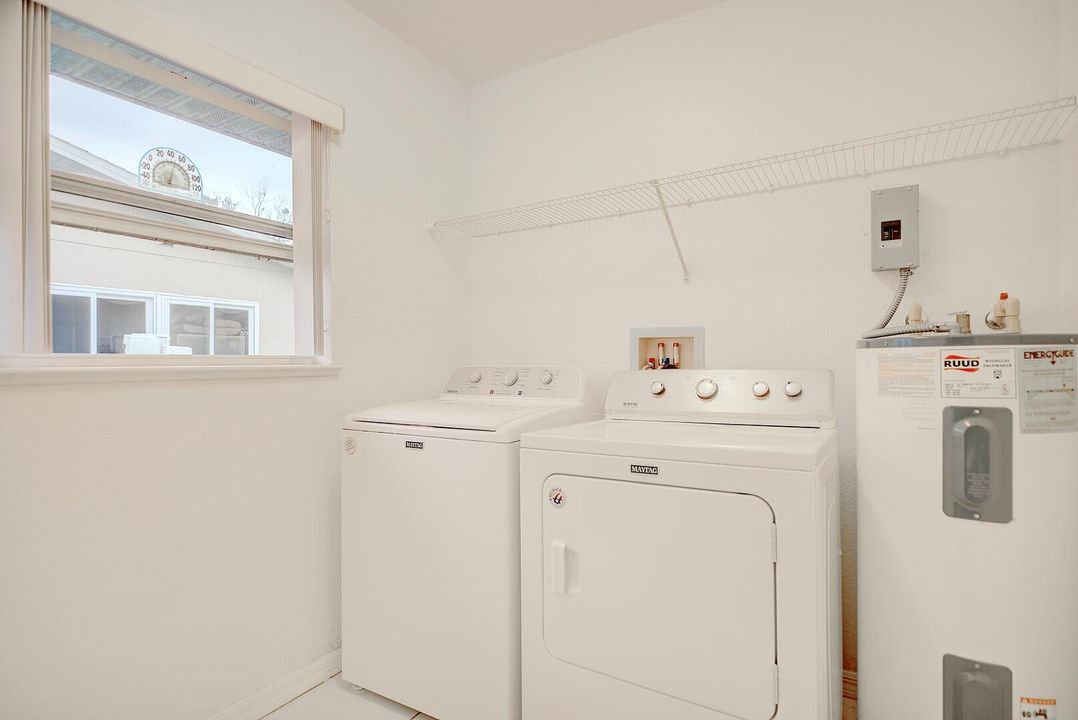 For Sale: $319,000 (3 beds, 2 baths, 1580 Square Feet)