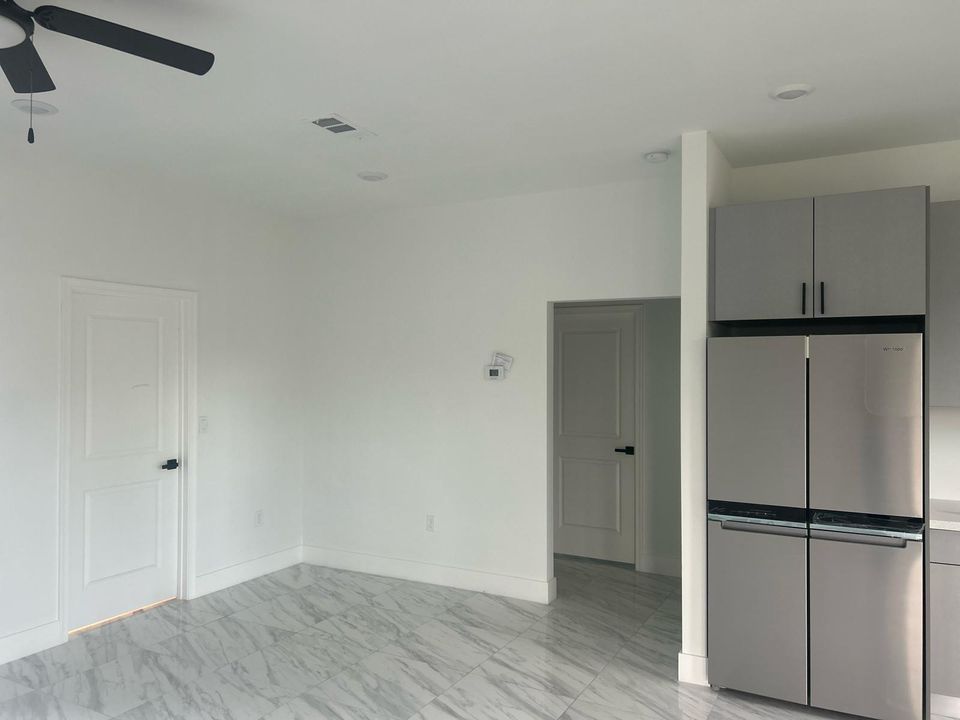 Active With Contract: $329,900 (3 beds, 2 baths, 1266 Square Feet)
