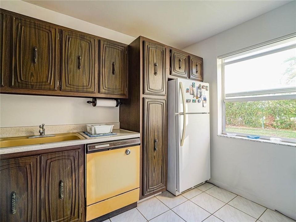 For Sale: $189,900 (1 beds, 1 baths, 1022 Square Feet)