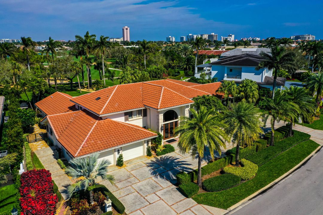 Recently Sold: $7,000,000 (5 beds, 5 baths, 6148 Square Feet)